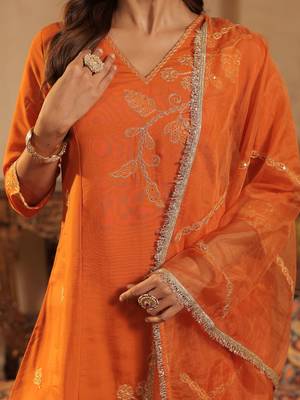Women Ethnic Motifs Printed Kurta with Trouser& With Dupatta 4