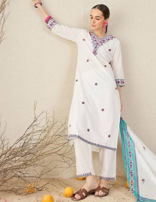 Floral Embroidered Thread Work Pure Cotton V-Neck Kurta With Trouser & Dupatta 5