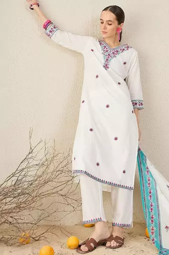 Floral Embroidered Thread Work Pure Cotton V-Neck Kurta With Trouser & Dupatta