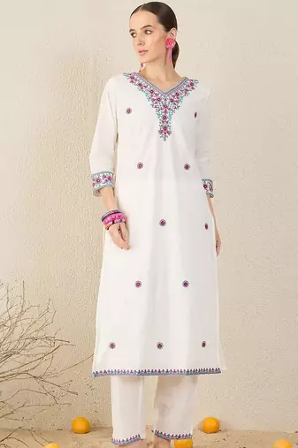 Floral Embroidered Thread Work Pure Cotton V-Neck Kurta With Trouser & Dupatta