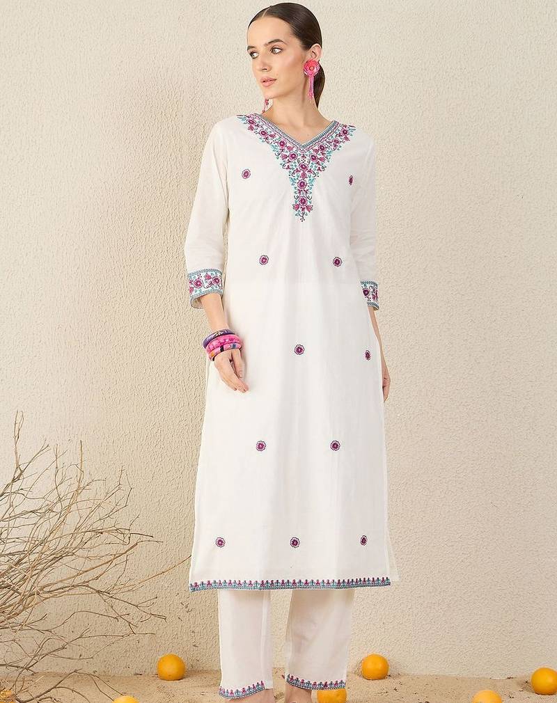 Floral Embroidered Thread Work Pure Cotton V-Neck Kurta With Trouser & Dupatta