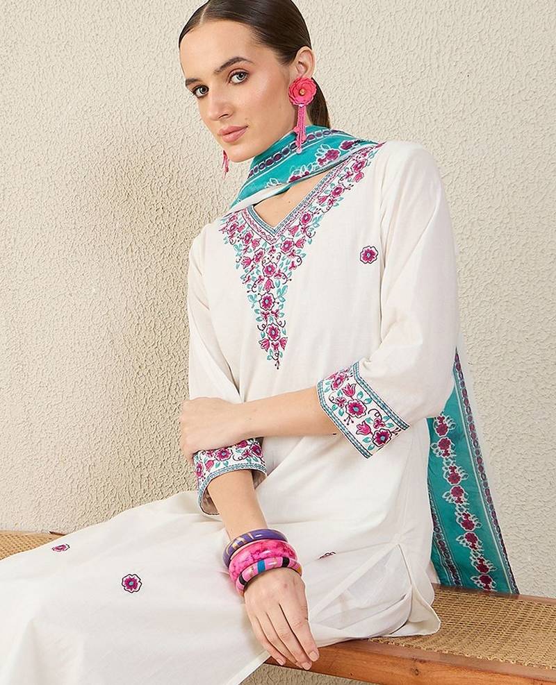 Floral Embroidered Thread Work Pure Cotton V-Neck Kurta With Trouser & Dupatta