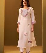 Women Floral Embroidered Thread Work Round Neck Straight Kurta with Trousers