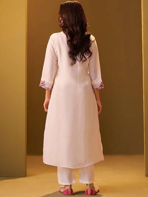 Women Floral Embroidered Thread Work Round Neck Straight Kurta with Trousers 4