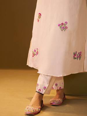 Women Floral Embroidered Thread Work Round Neck Straight Kurta with Trousers 6
