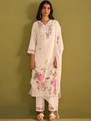 Women Floral Embroidered Regular Thread Work Kurta with Trousers & With Dupatta 1
