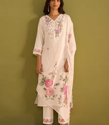 Women Floral Embroidered Regular Thread Work Kurta with Trousers & With Dupatta