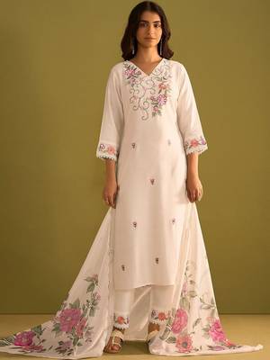 Women Floral Embroidered Regular Thread Work Kurta with Trousers & With Dupatta 3
