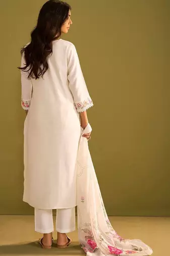 Women Floral Embroidered Regular Thread Work Kurta with Trousers & With Dupatta