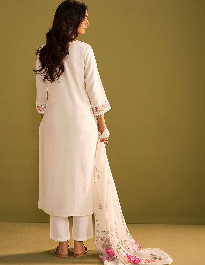 Women Floral Embroidered Regular Thread Work Kurta with Trousers & With Dupatta