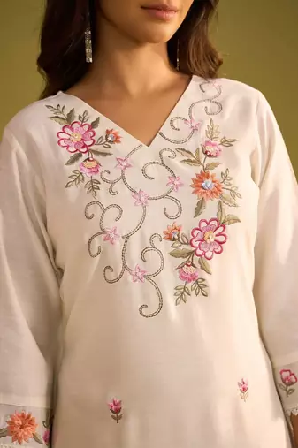 Women Floral Embroidered Regular Thread Work Kurta with Trousers & With Dupatta