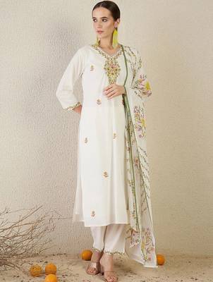 Women Floral Embroidered Regular Thread Work Pure Cotton Kurta with Trousers & With Dupatta 4