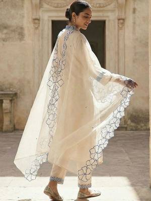 Women Floral Embroidered Regular Thread Work Kurta with Trousers & With Dupatta 3