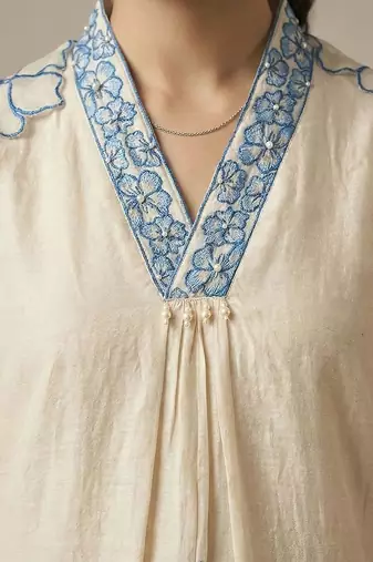 Women Floral Embroidered Regular Thread Work Kurta with Trousers & With Dupatta