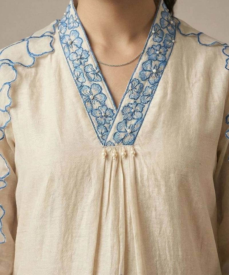 Women Floral Embroidered Regular Thread Work Kurta with Trousers & With Dupatta