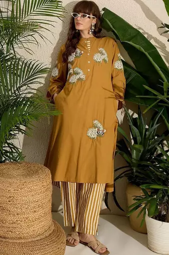 Women Ethnic Motifs Embroidered Thread Work Pure Cotton Kurta with Trousers