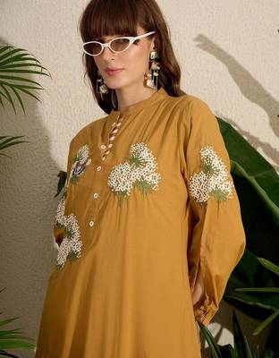 Women Ethnic Motifs Embroidered Thread Work Pure Cotton Kurta with Trousers 2