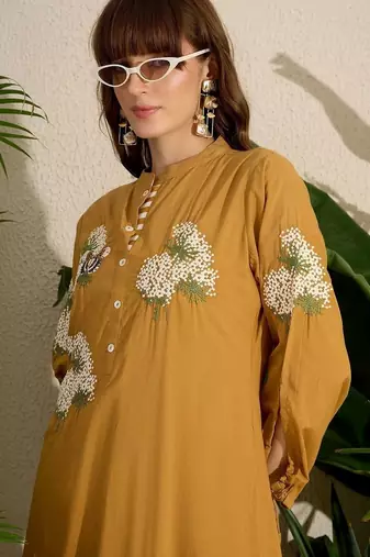 Women Ethnic Motifs Embroidered Thread Work Pure Cotton Kurta with Trousers
