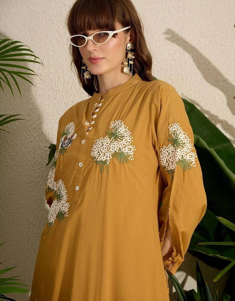 Women Ethnic Motifs Embroidered Thread Work Pure Cotton Kurta with Trousers