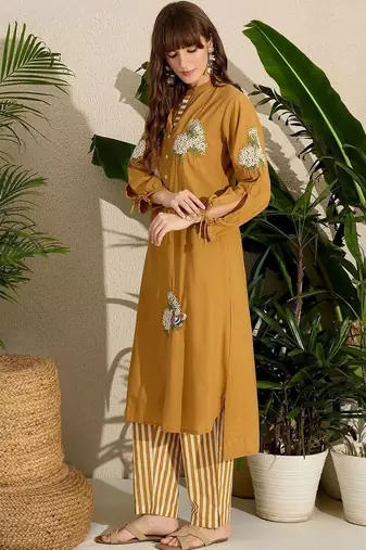 Women Ethnic Motifs Embroidered Thread Work Pure Cotton Kurta with Trousers
