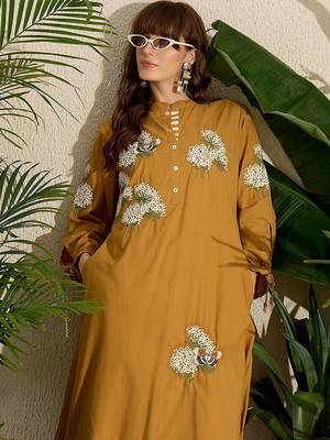 Women Ethnic Motifs Embroidered Thread Work Pure Cotton Kurta with Trousers 4