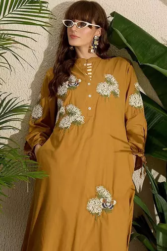 Women Ethnic Motifs Embroidered Thread Work Pure Cotton Kurta with Trousers