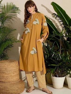 Women Ethnic Motifs Embroidered Thread Work Pure Cotton Kurta with Trousers 5