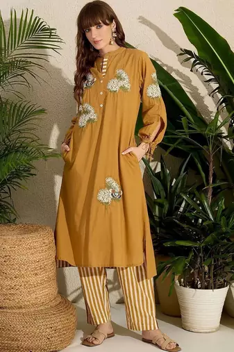 Women Ethnic Motifs Embroidered Thread Work Pure Cotton Kurta with Trousers