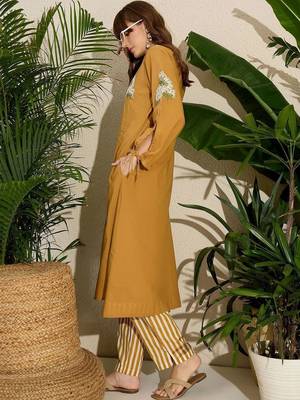 Women Ethnic Motifs Embroidered Thread Work Pure Cotton Kurta with Trousers 6