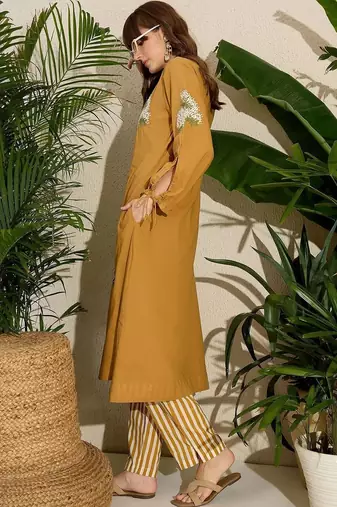 Women Ethnic Motifs Embroidered Thread Work Pure Cotton Kurta with Trousers