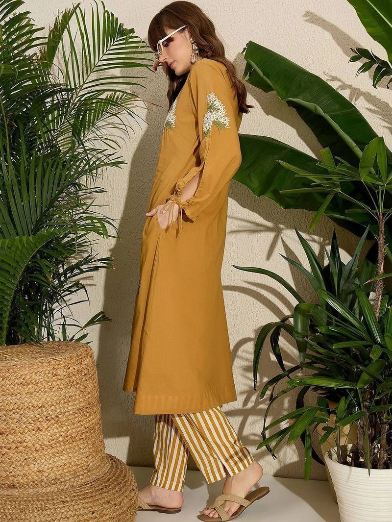 Women Ethnic Motifs Embroidered Thread Work Pure Cotton Kurta with Trousers