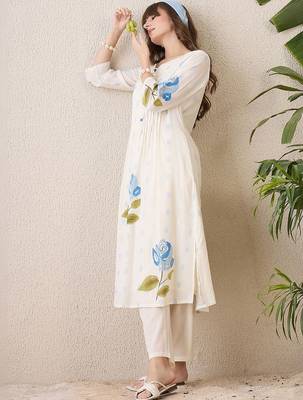 Women Floral Printed Regular Pure Cotton Kurta with Trousers 4