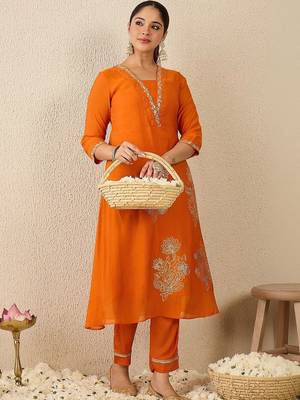 Women Ethnic Motifs Embroidered Regular Kurta with Trousers 1