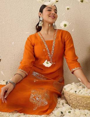 Women Ethnic Motifs Embroidered Regular Kurta with Trousers 2