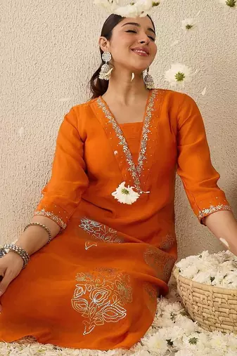 Women Ethnic Motifs Embroidered Regular Kurta with Trousers