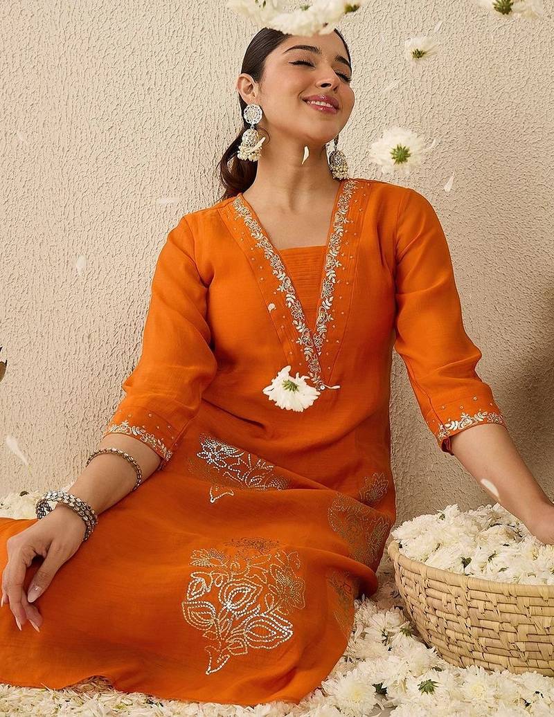 Women Ethnic Motifs Embroidered Regular Kurta with Trousers
