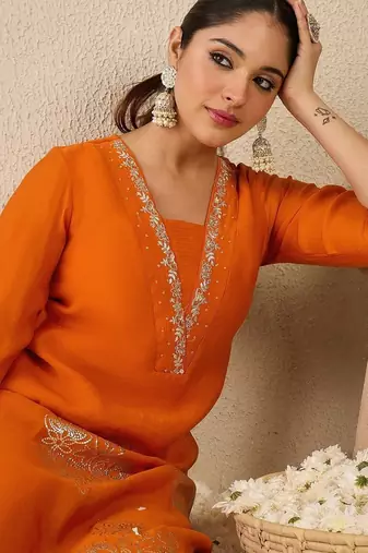 Women Ethnic Motifs Embroidered Regular Kurta with Trousers
