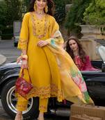 Women Floral Embroidered Regular Thread Work Kurta with Trousers & With Dupatta