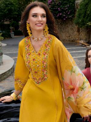 Women Floral Embroidered Regular Thread Work Kurta with Trousers & With Dupatta 3
