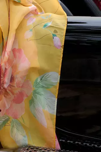 Women Floral Embroidered Regular Thread Work Kurta with Trousers & With Dupatta