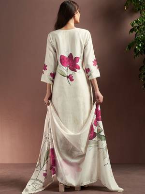 Women Floral Printed Regular Kurta with Trousers & With Dupatta 3