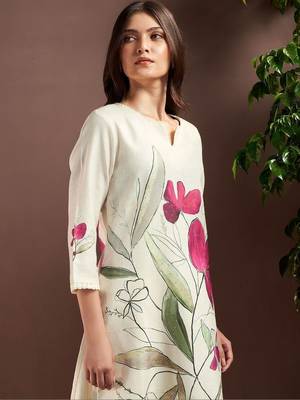Women Floral Printed Regular Kurta with Trousers & With Dupatta 4