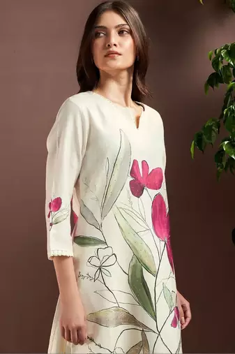Women Floral Printed Regular Kurta with Trousers & With Dupatta
