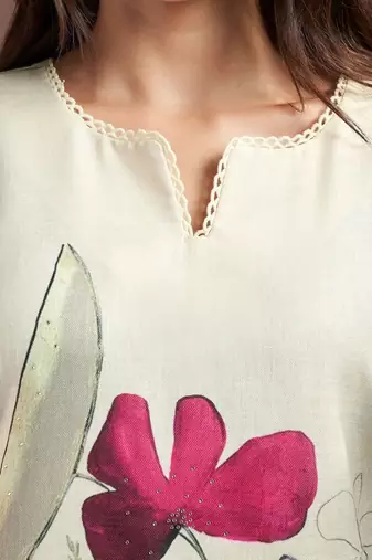 Women Floral Printed Regular Kurta with Trousers & With Dupatta