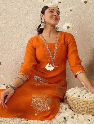 Women Ethnic Motifs Embroidered Regular Kurta with Trousers 2