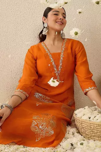Women Ethnic Motifs Embroidered Regular Kurta with Trousers