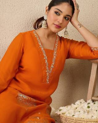 Women Ethnic Motifs Embroidered Regular Kurta with Trousers 5