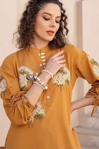 Women Floral Embroidered Regular Thread Work Pure Cotton Kurta with Trousers