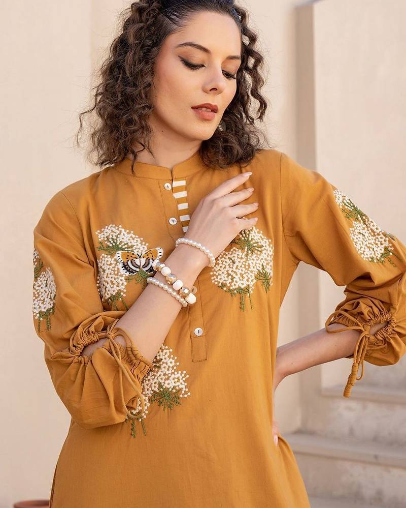 Women Floral Embroidered Regular Thread Work Pure Cotton Kurta with Trousers