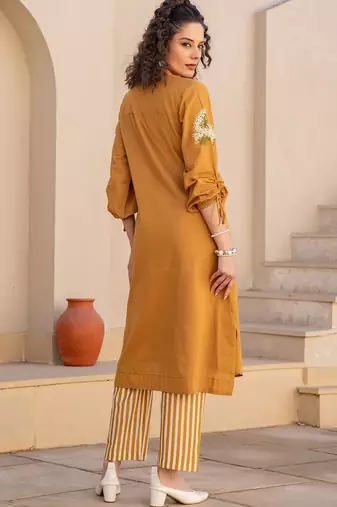 Women Floral Embroidered Regular Thread Work Pure Cotton Kurta with Trousers
